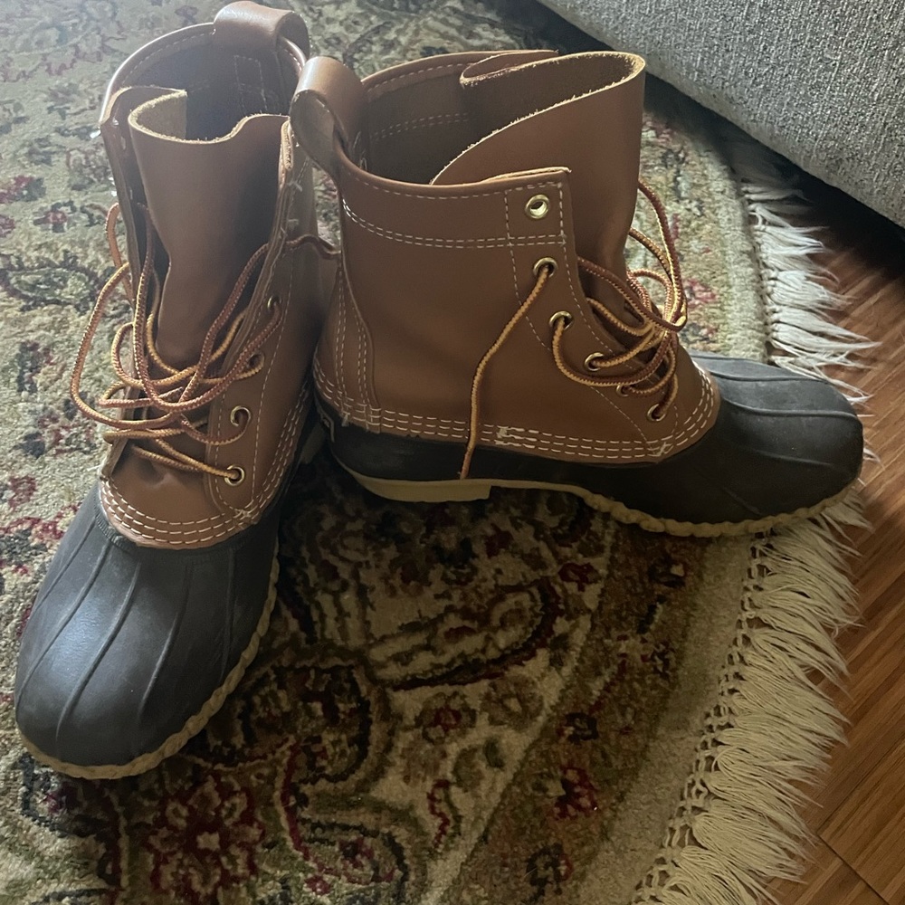 Size 9 LL Bean ankle duck boots